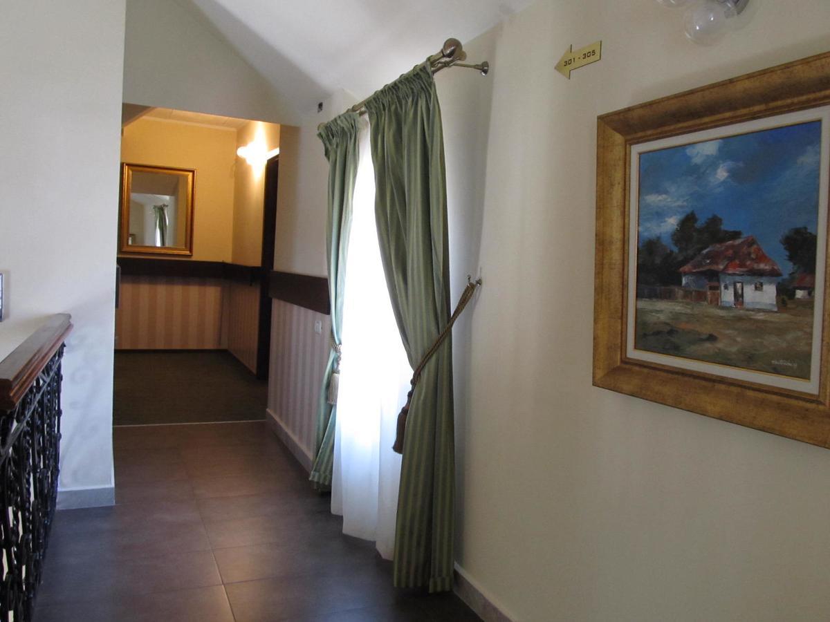 Hotel Kilometrul Zero Dragasani Екстериор снимка