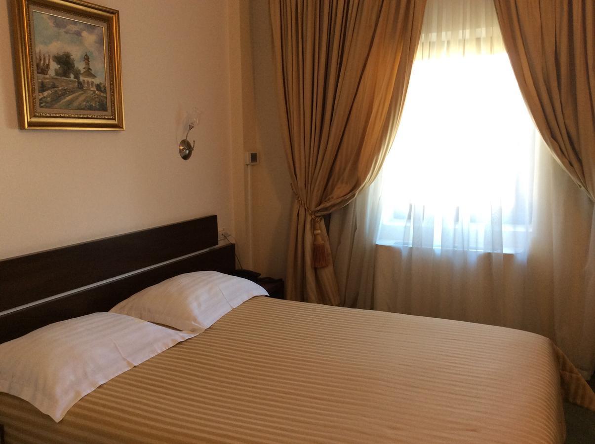Hotel Kilometrul Zero Dragasani Екстериор снимка