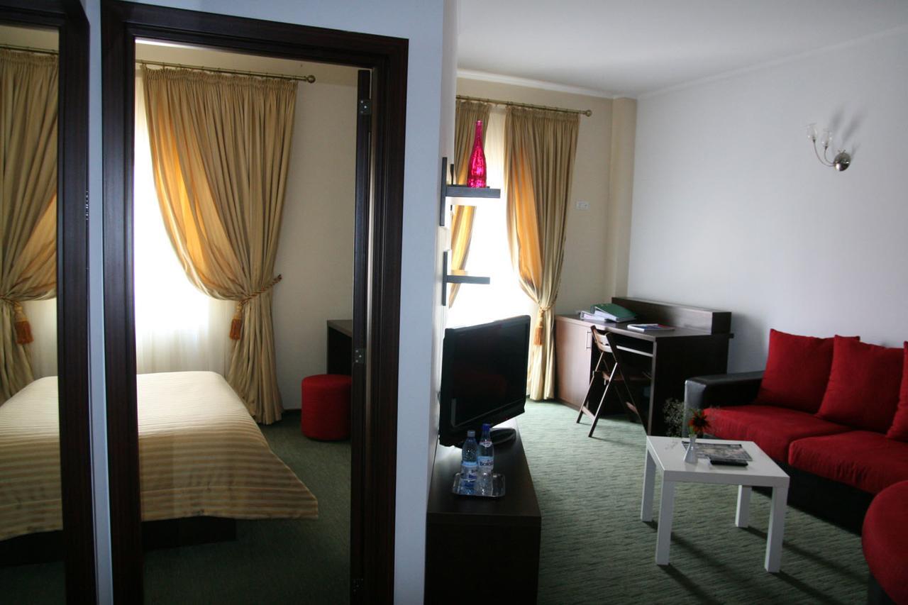 Hotel Kilometrul Zero Dragasani Екстериор снимка