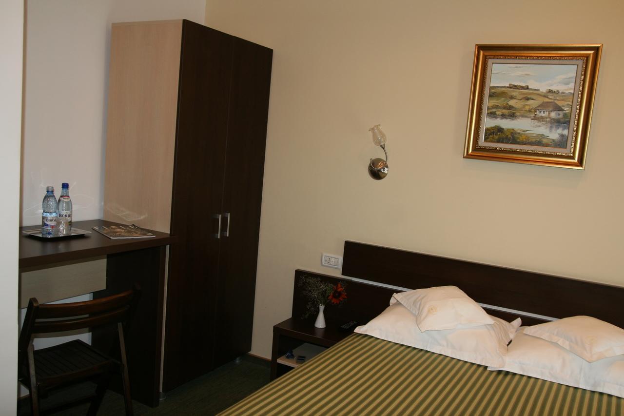 Hotel Kilometrul Zero Dragasani Екстериор снимка