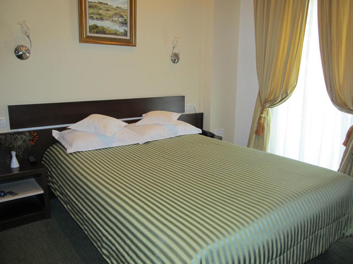 Hotel Kilometrul Zero Dragasani Екстериор снимка