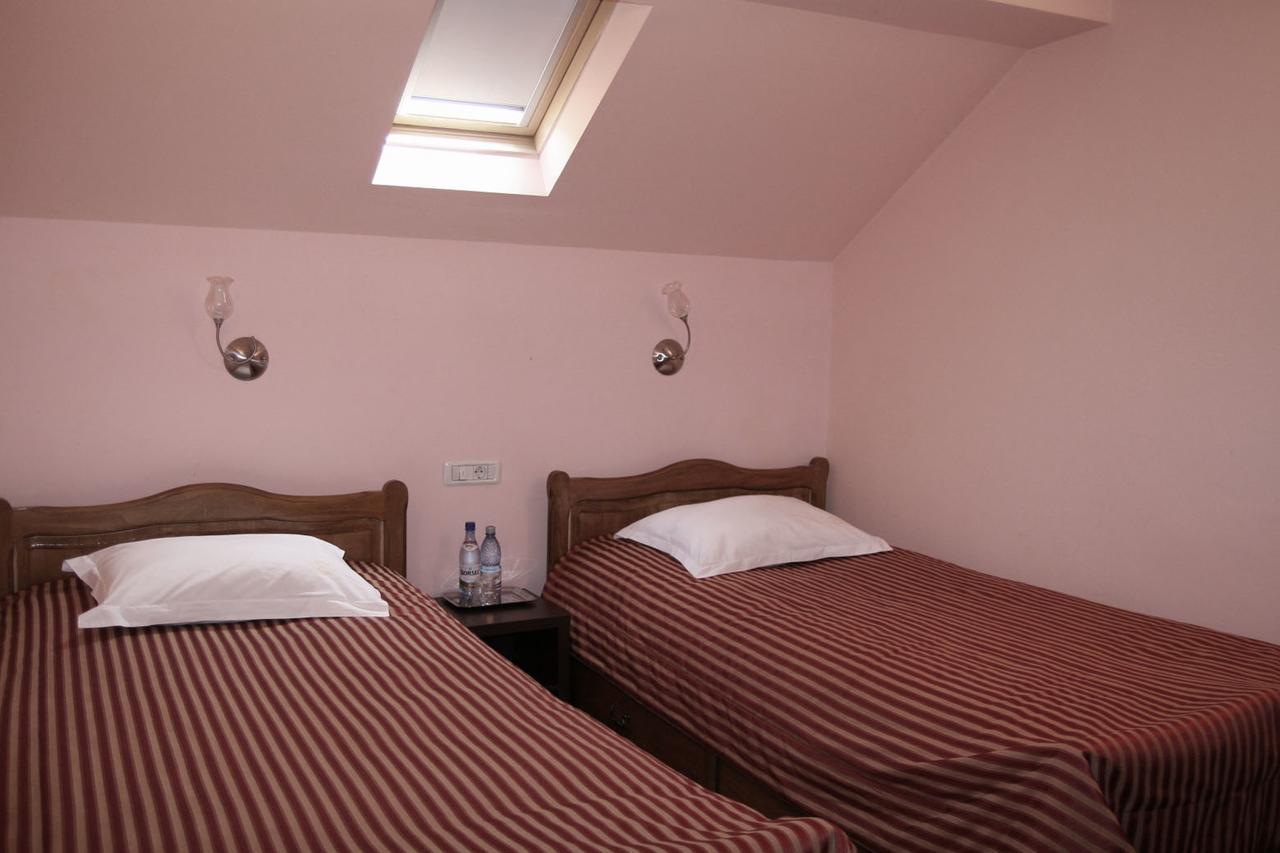 Hotel Kilometrul Zero Dragasani Екстериор снимка
